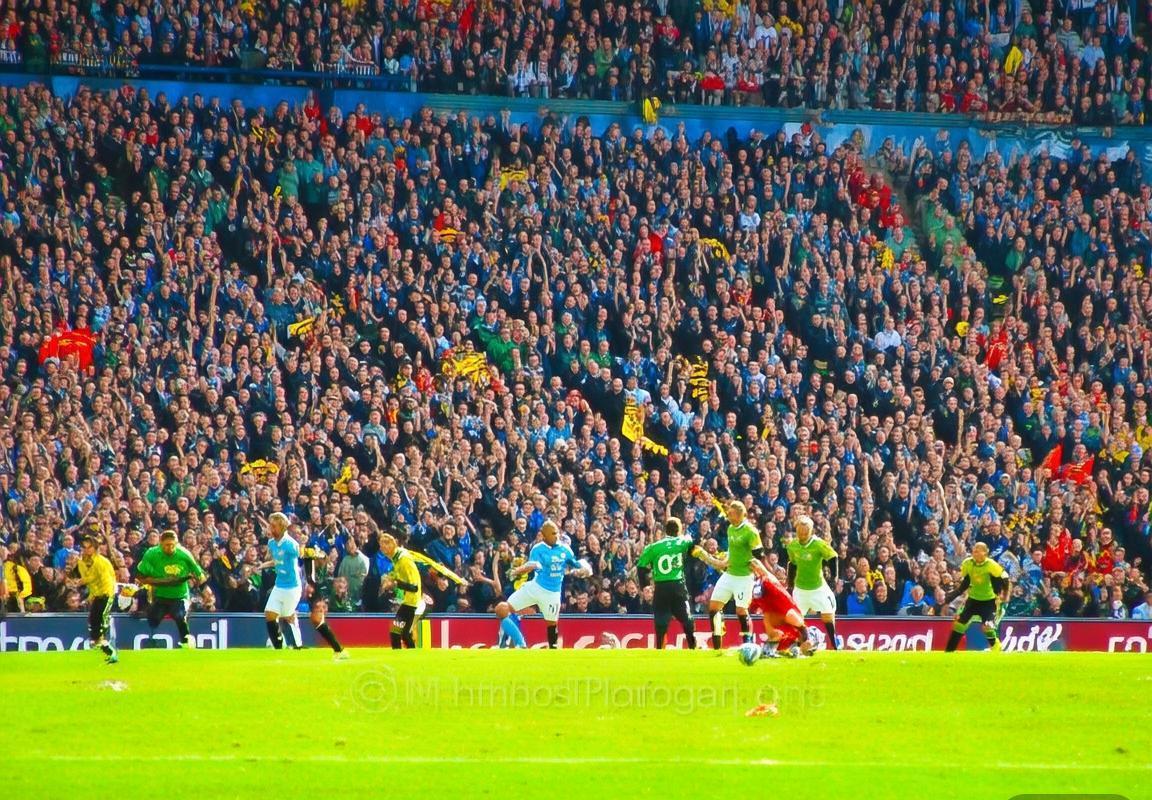 2012曼彻斯特德比战：鲁尼任意球首开纪录，阿奎罗绝杀逆转经典回顾(图4)